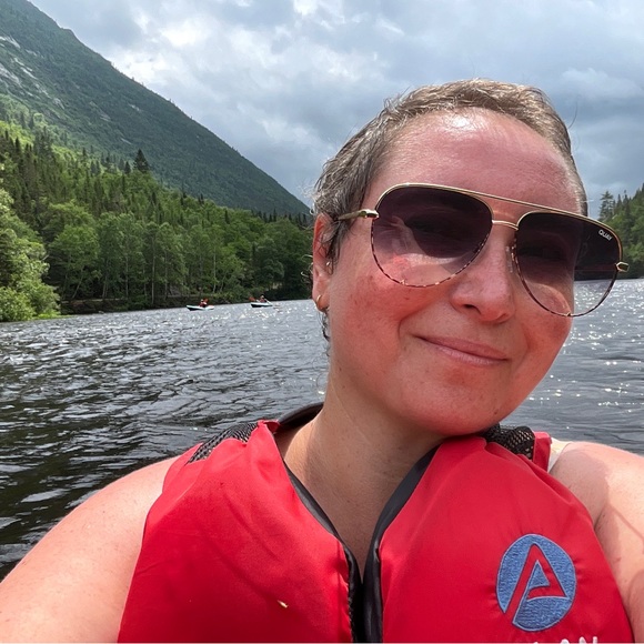 Meet your Posher, Mélanie - Picture 1 of 1